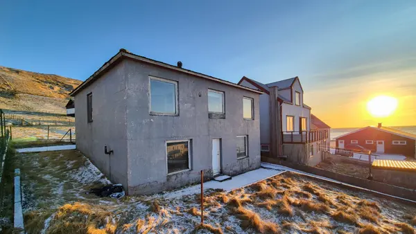Lokkargarðsvegur 5 — 3r, 130m²